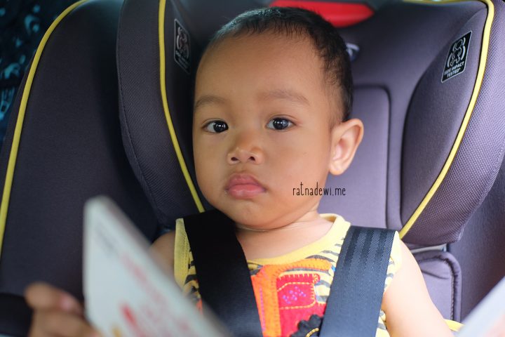 #CeritaIbu: Membiasakan Anak Duduk di Car Seat & Review Graco Contender 65